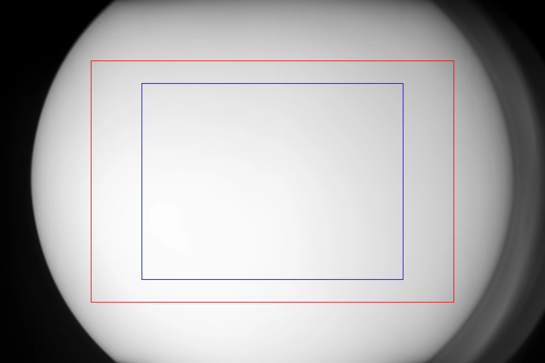 相场测试图：红色为 APS-C 画幅，蓝色为 M4/3 画幅