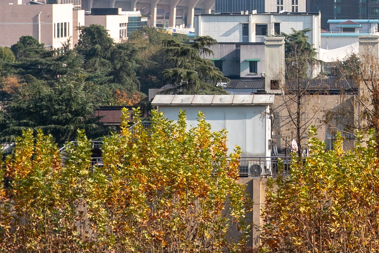 TS35 远景中心放大，光圈 f/8.0